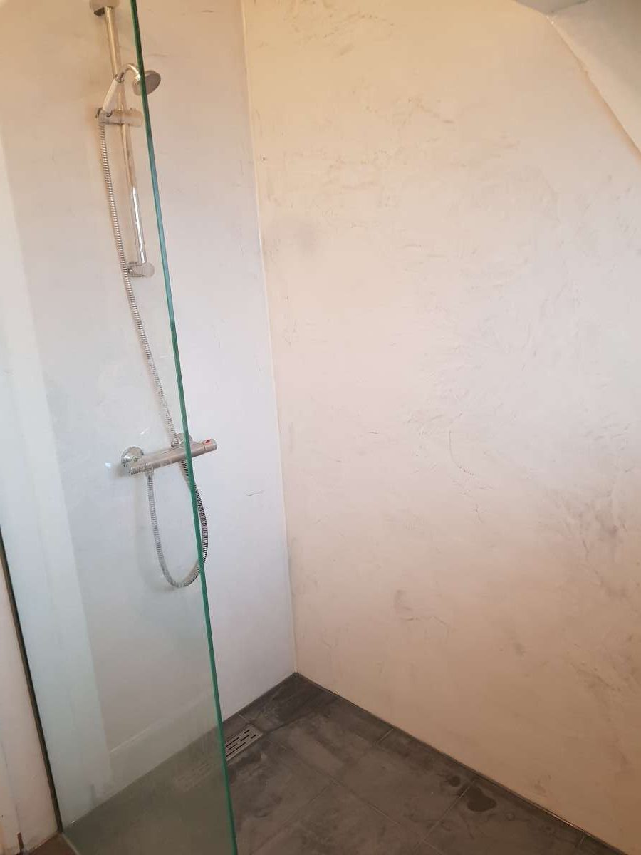Beton ciré badkamer in Veenendaal, beeld 2